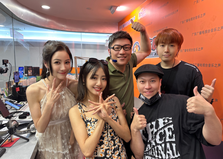 《天生快活人》流行前线直播室播出最后一集,它是广东人共同回忆