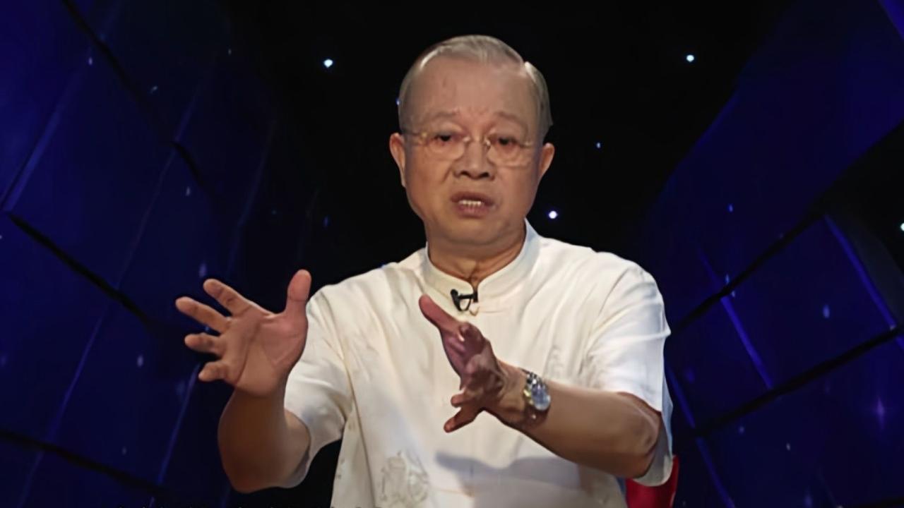 曾仕强说:与他人交往,紧张,胆怯,卑微,谄媚,就会被对方轻视