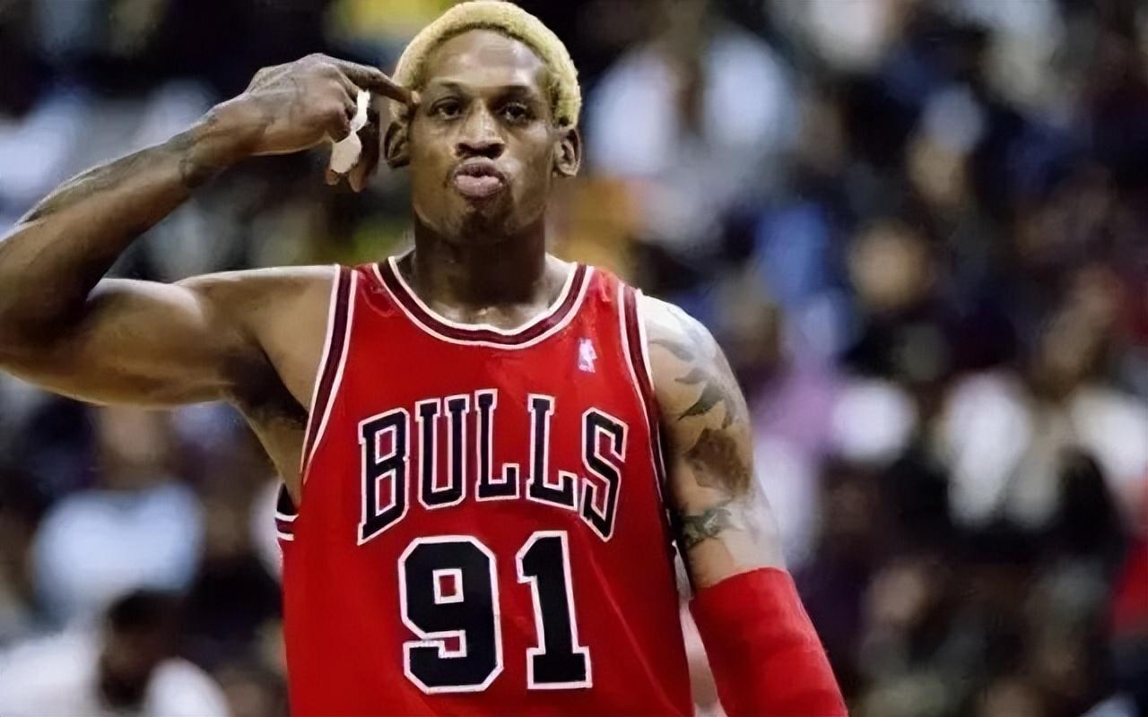 回顾罗德曼球场上是叱咤风云的篮板王情史却远比篮球更加精彩