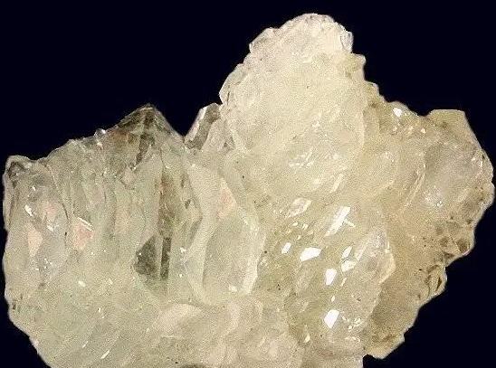 铝硼锆钙石图片