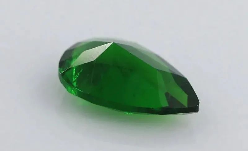 绿色宝石种类图片