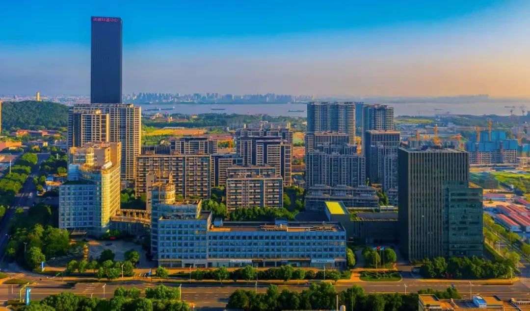 非凡十年丨江阴:潮涌正澎湃 扬帆启新程