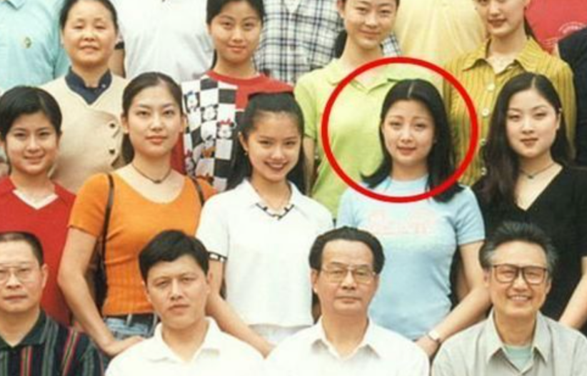 前夫入狱被拖累,与国足前锋李金羽恋爱,演员殷桃如今过得怎样?