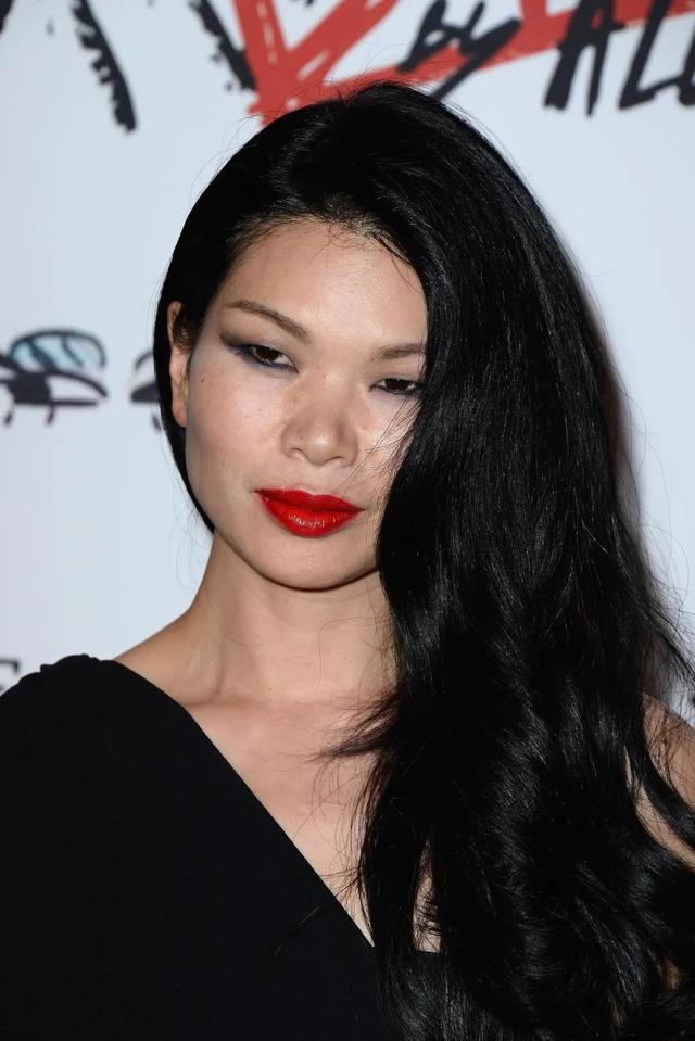 回顾最丑超模吕燕长相不佳却能嫁给法国贵族混血儿子颜值高