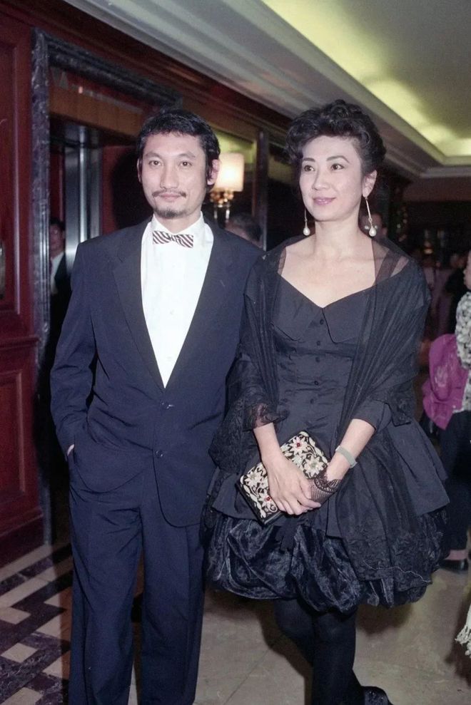 这一生如果没有施南生,导演徐克什么都不是,晚年却手拖小助理