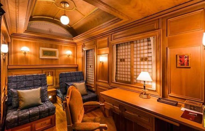 跨越八省的豪华列车,包厢为双人间,有卫生间,铁轨上的移动酒店