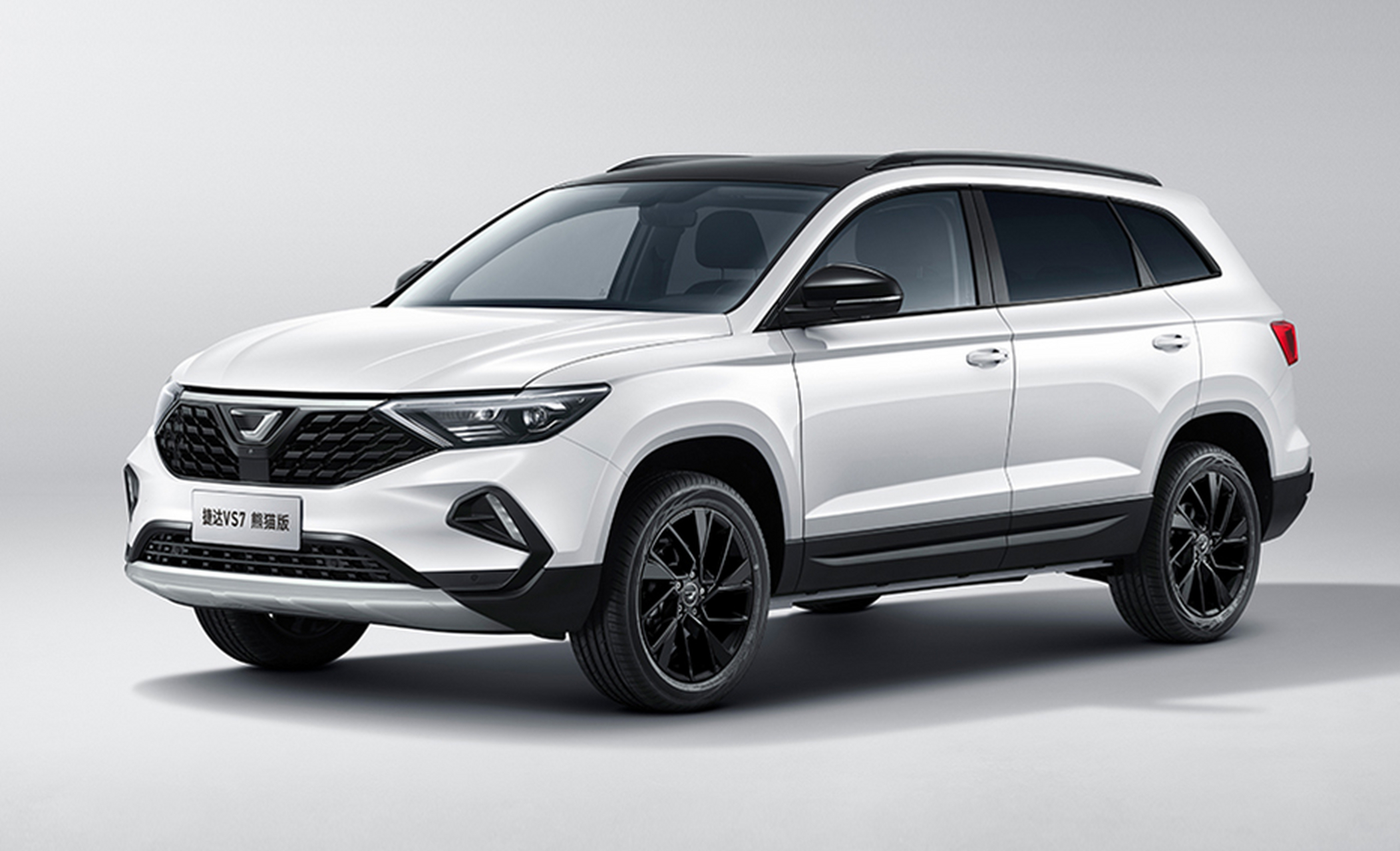全新捷达vs7高光版作为捷达品牌的旗舰车型,拥有德系车的优秀性能和