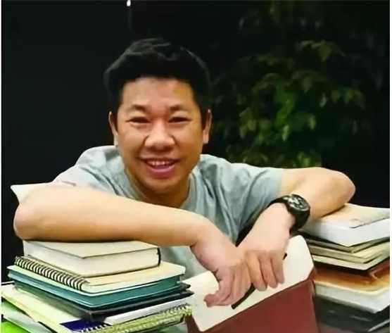 25岁成亿万富翁,27岁破产,被骂是中国第一骗子,杜国楹都做了啥