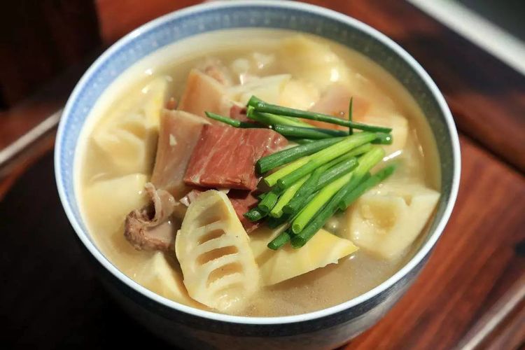 教你鲜香美味的竹笋豆腐汤,营养解馋,小孩子天天就馋它