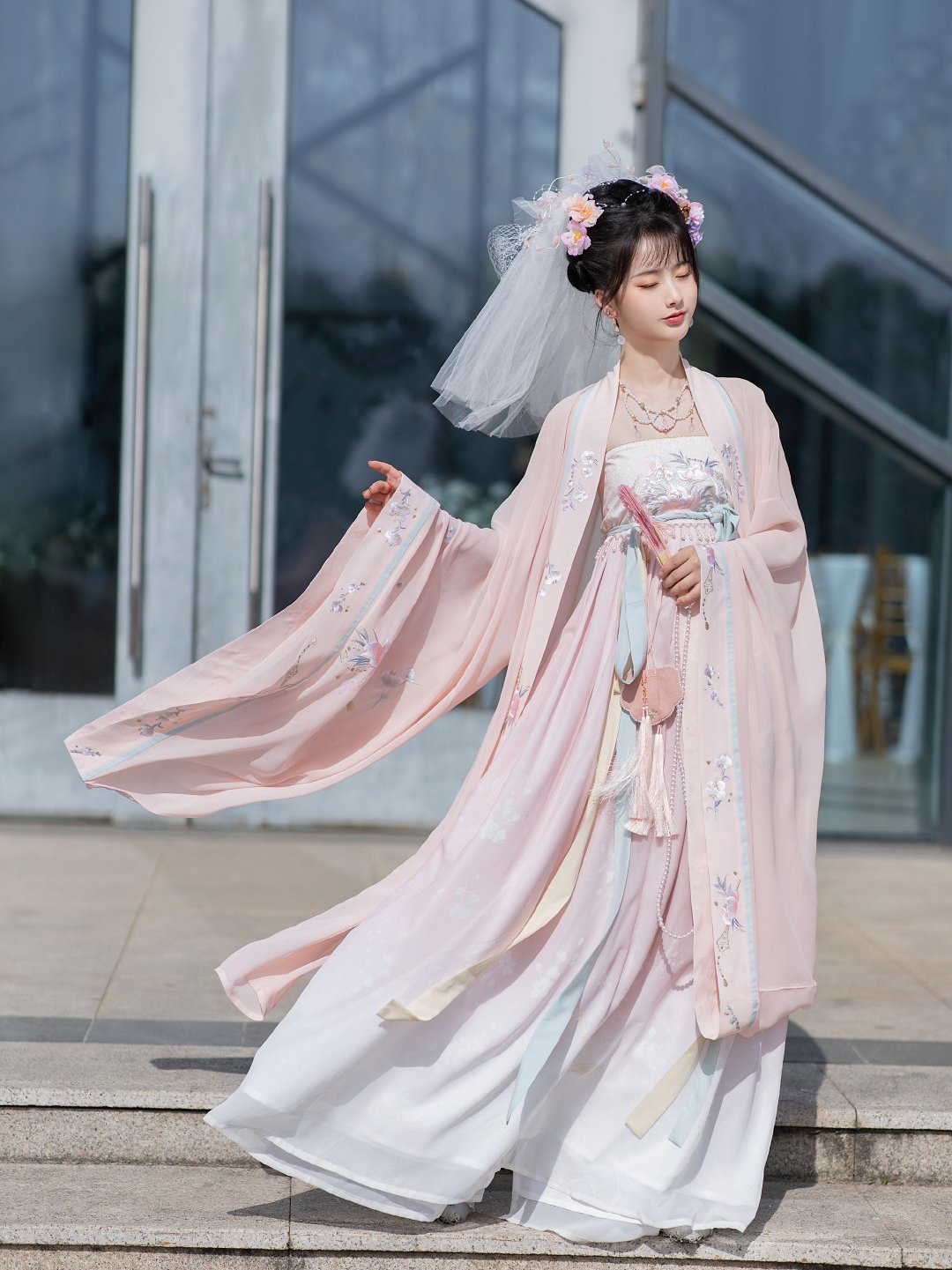 "汉服 头纱"的穿法也太美了,温柔又少女,像个新娘子