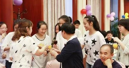 班主任家长群收800元,无票据无明示用途,被举报,教育局回应