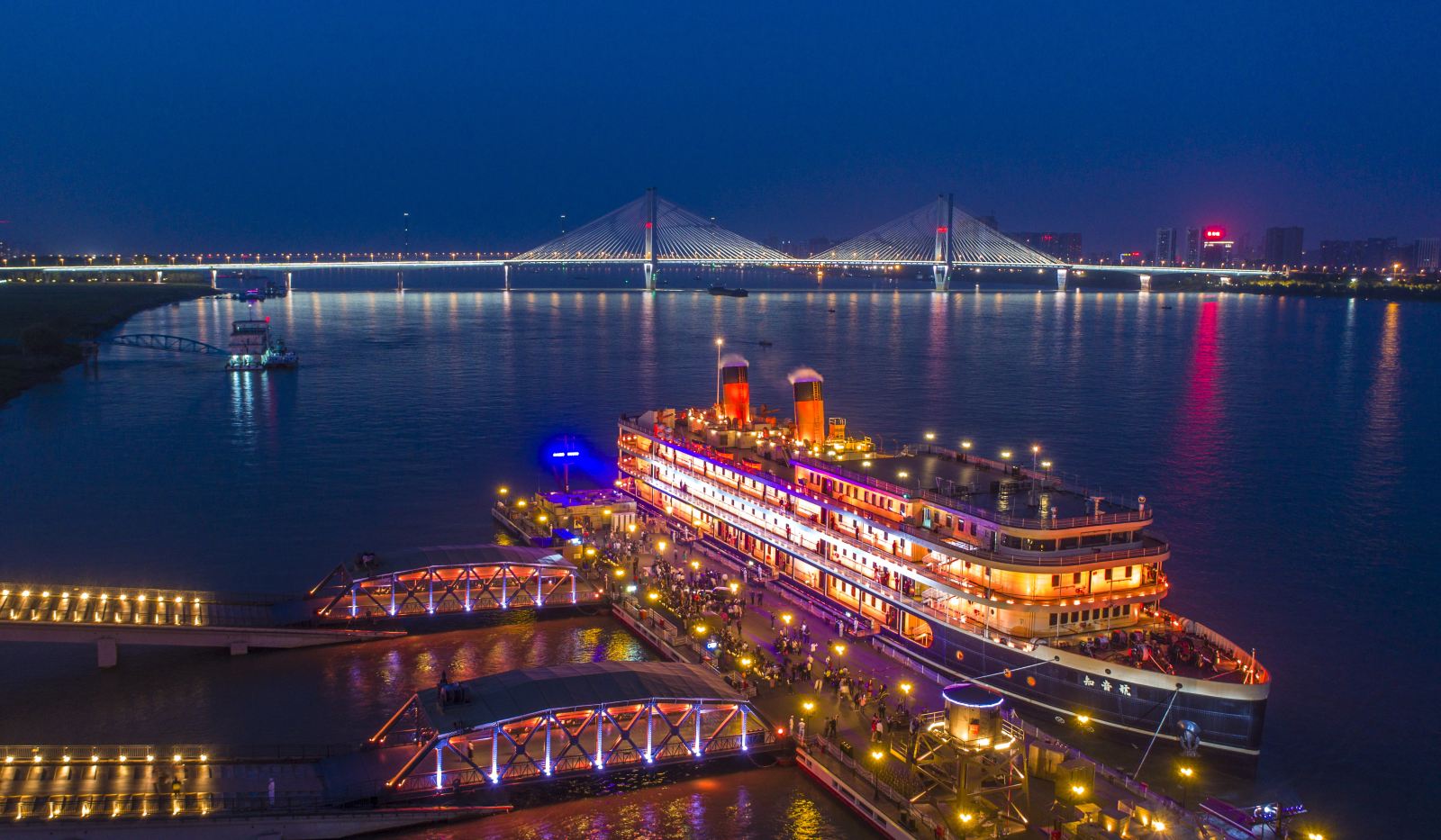 湖北一网红船,门票298元,2个小时的穿越之旅,让你感受深刻