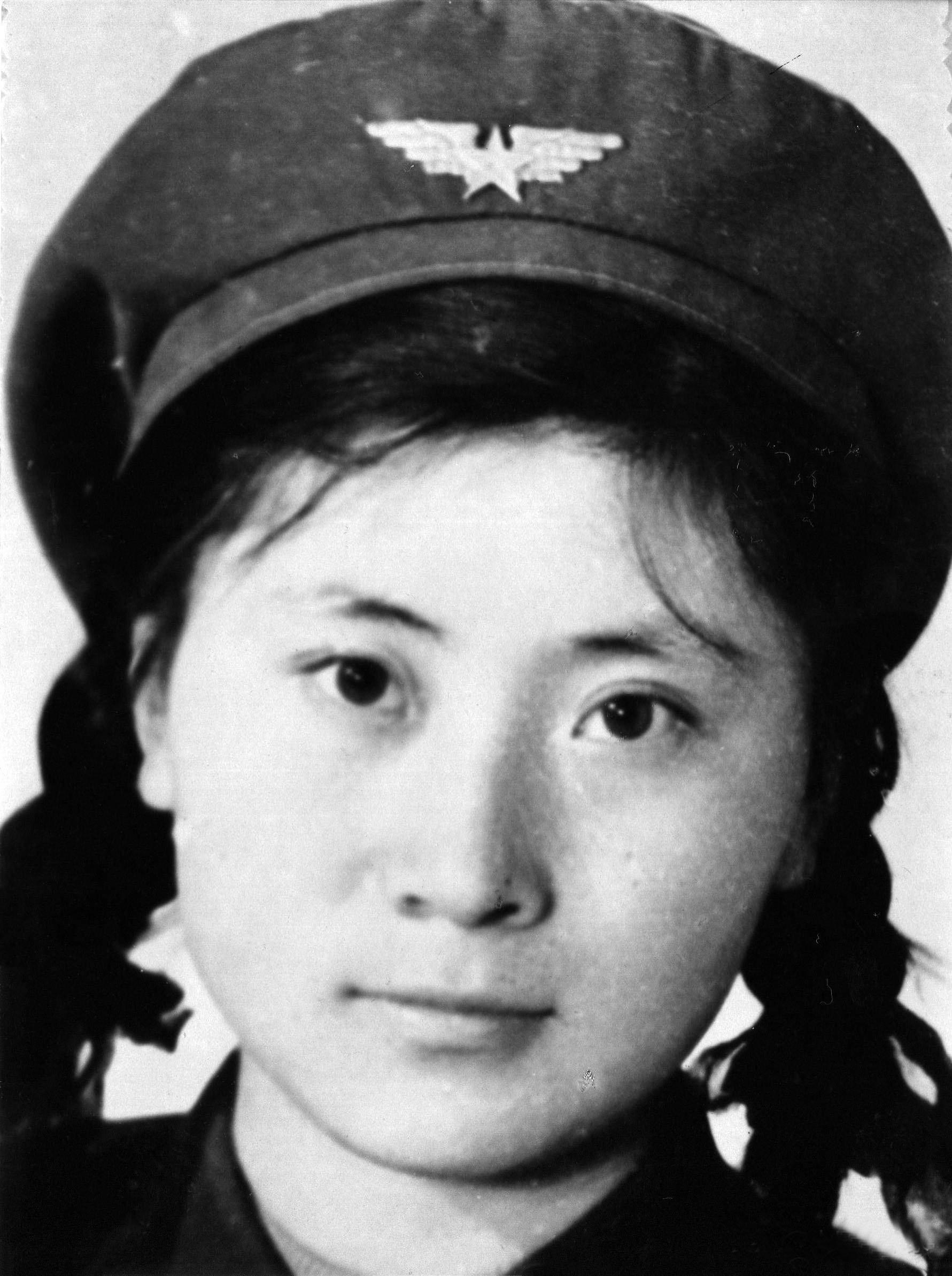 著名演员袁霞:成名背后有坎坷,她是少见的好继女,好儿媳