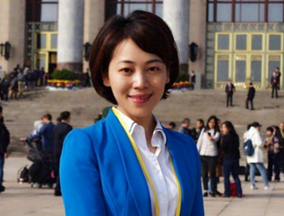 回顾劳春燕风光背后有心酸和丈夫分居16年怀孕后仍坚持上班