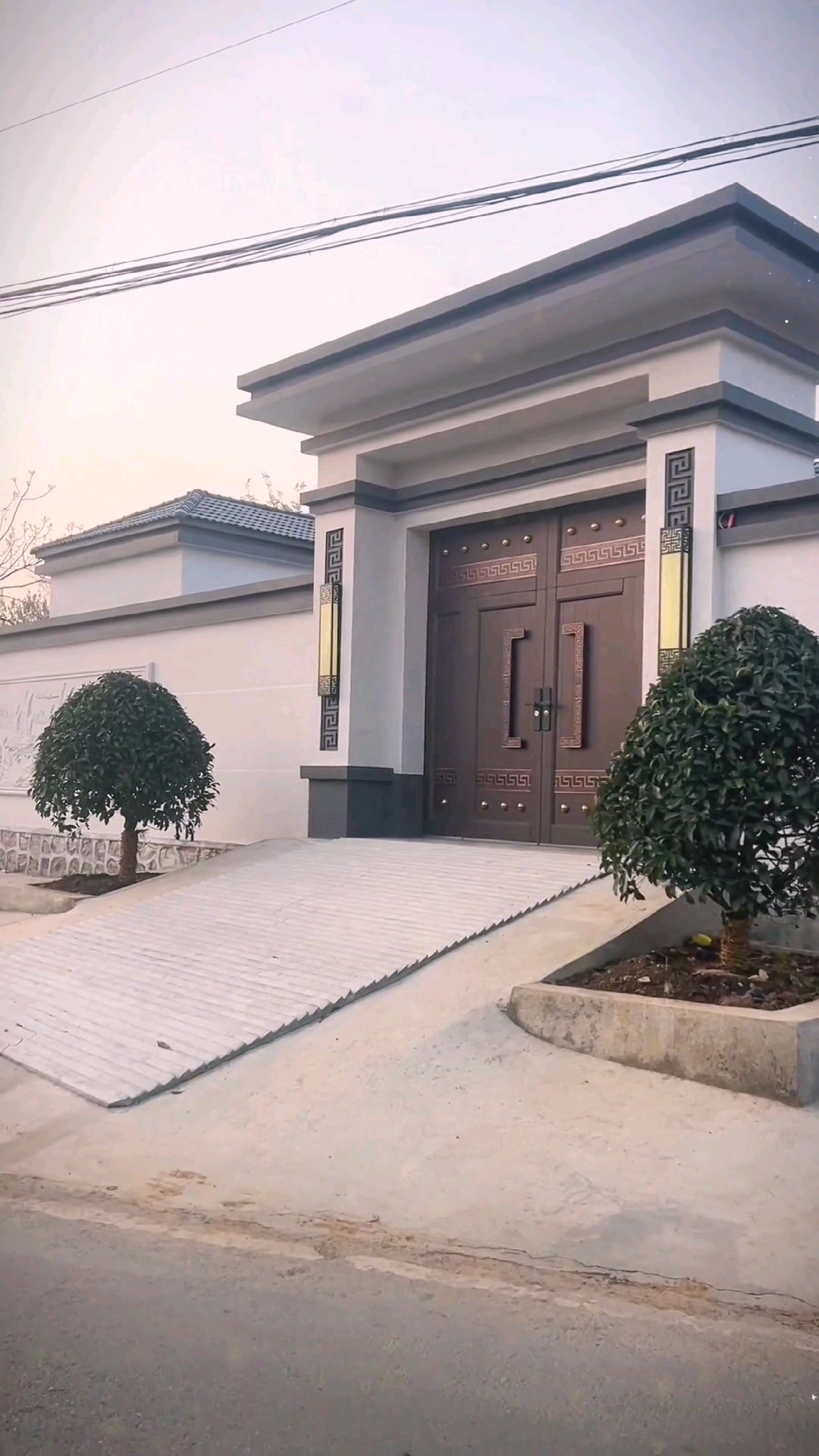 现代风庭院大门亮相,简约设计勾勒精致归家仪式感