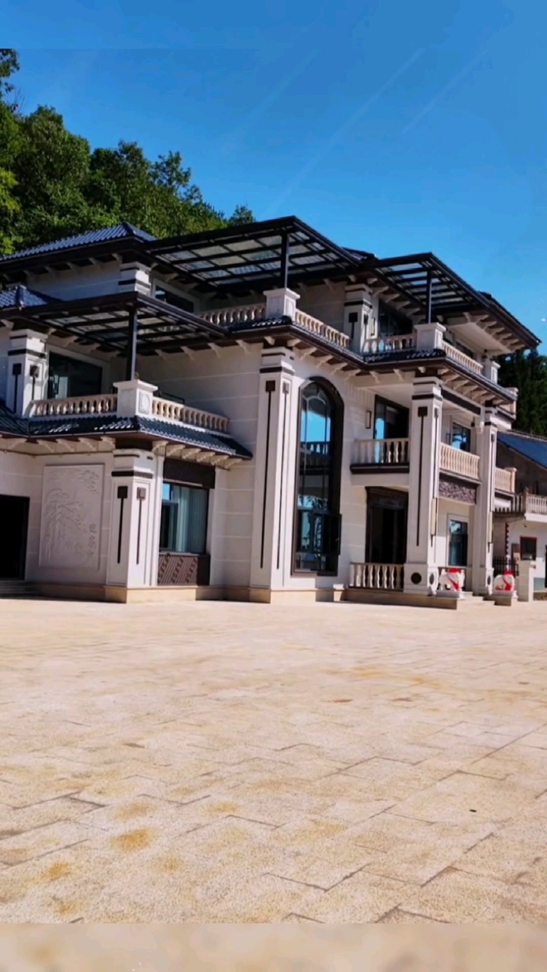 乡村新贵府邸,白墙黑瓦配露台,大气豪宅绽新姿