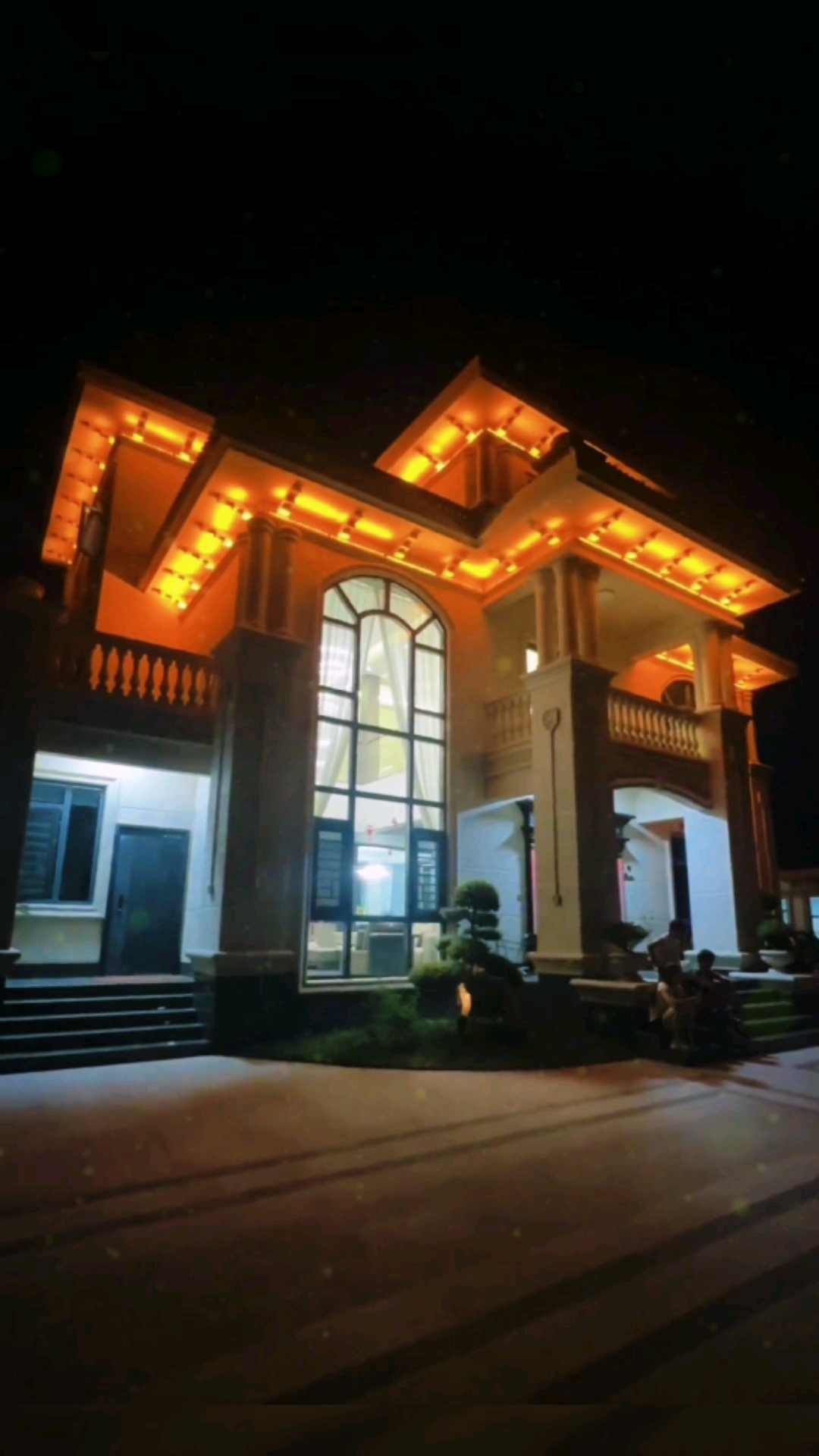花200万建的别墅夜景,朋友圈炸出300条羡慕
