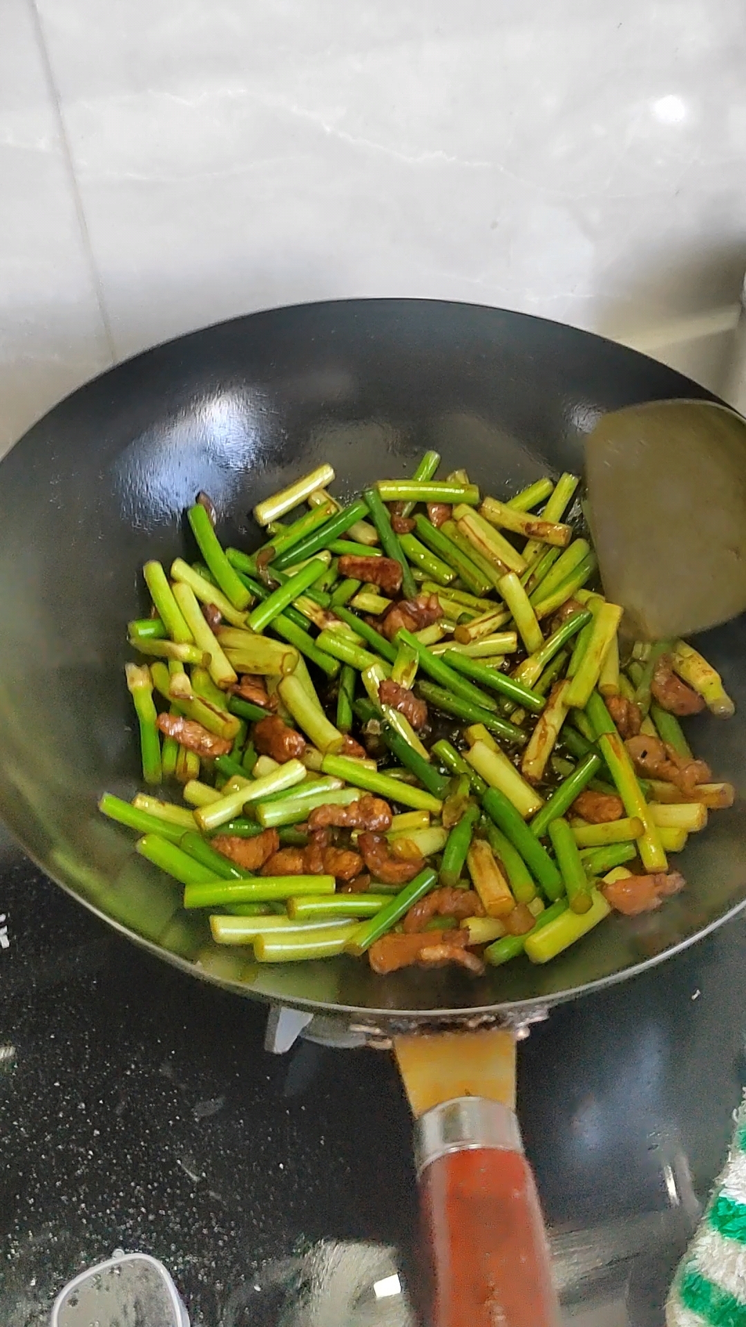 蒜苔炒肉下饭菜!