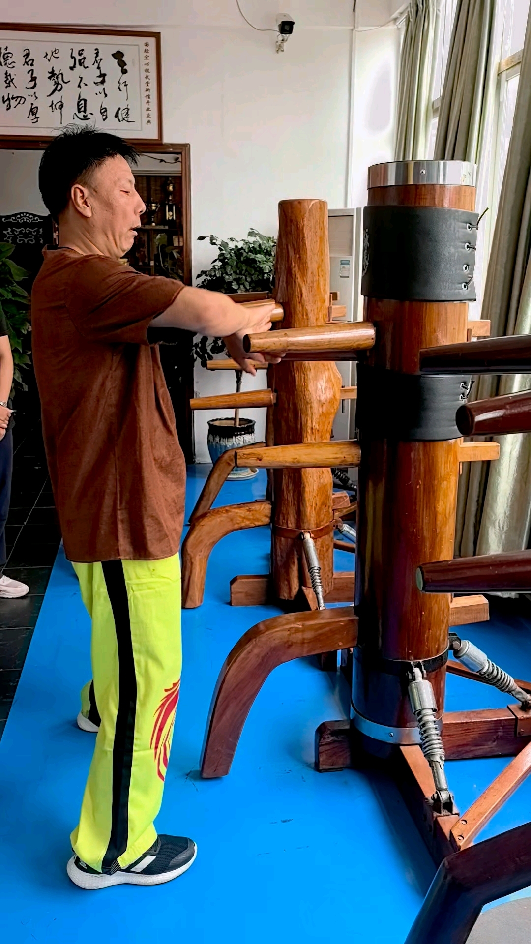 王宏心打木人桩,赟森武学江门功夫