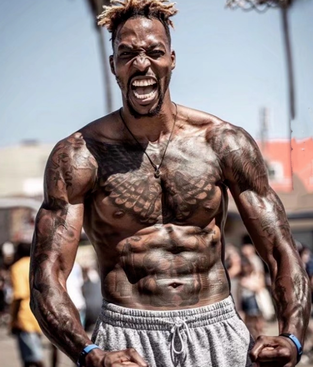 霍华德肌肉有多不真实?手臂肌肉像充气 背阔肌如刀刻