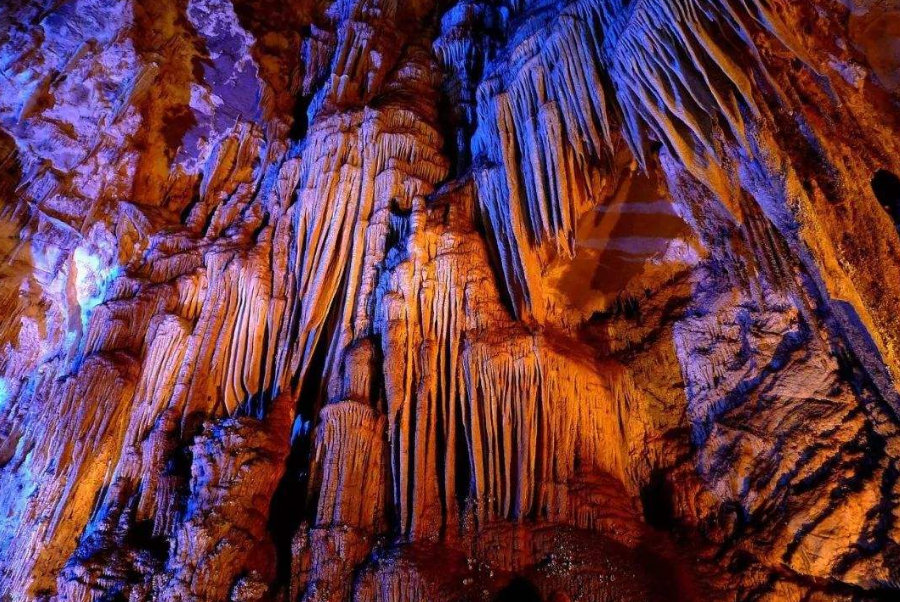 四川最大喀斯特溶洞:3000米长,60余景点,门口就是一尊大佛!