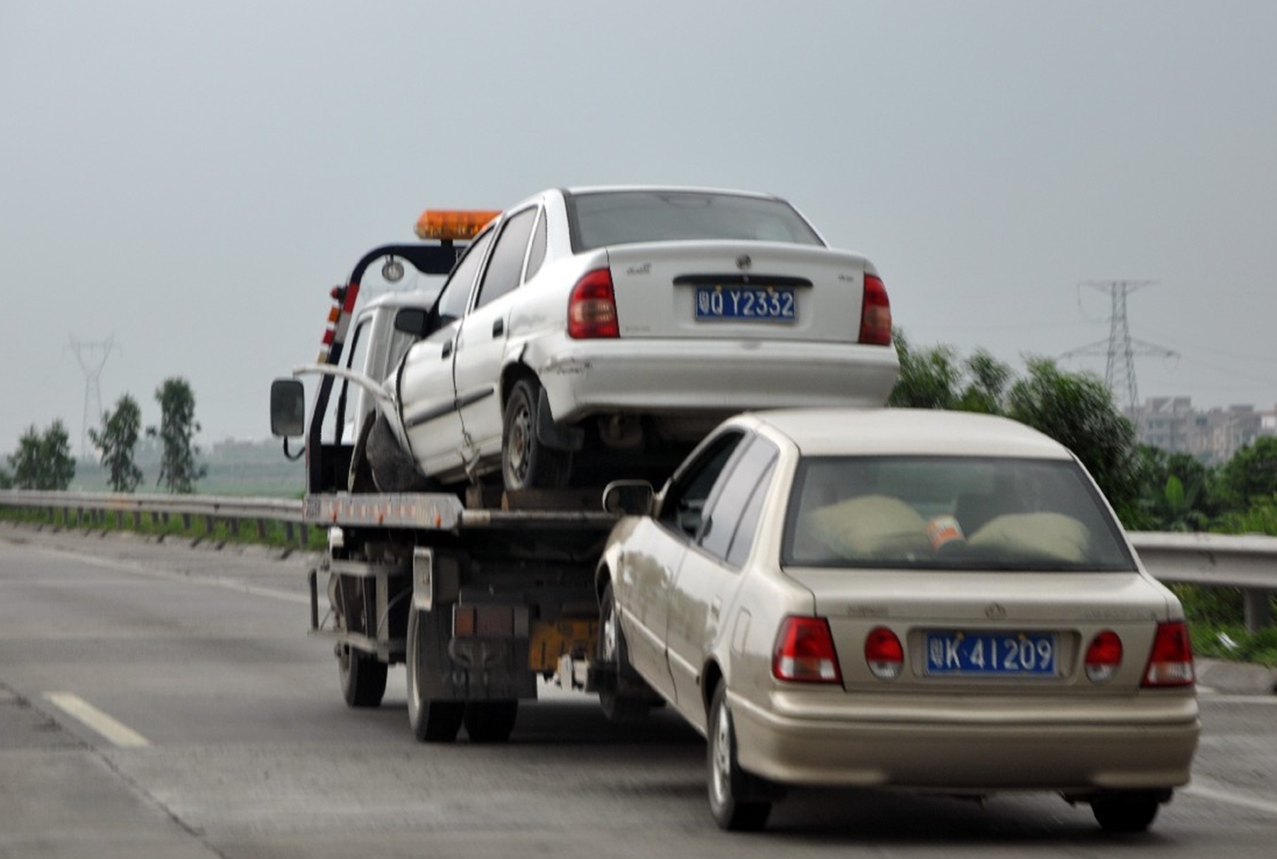 高速拖车3公里收费1千元?交警:下次再遇到直接打这个电话,好使