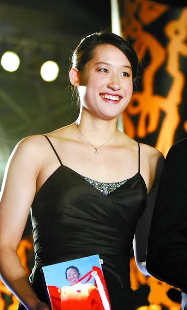 刘子歌:曾经蝶泳皇后,多年后嫁大23岁教练金炜,如今备孕二胎