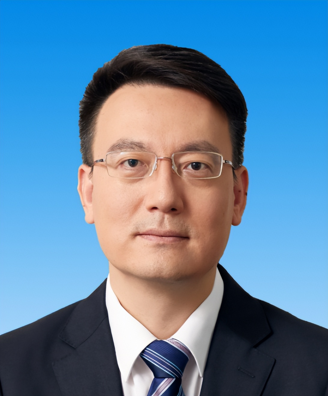 海南副省长顾刚火了,长了一张国泰民安脸,个人履历与众不同