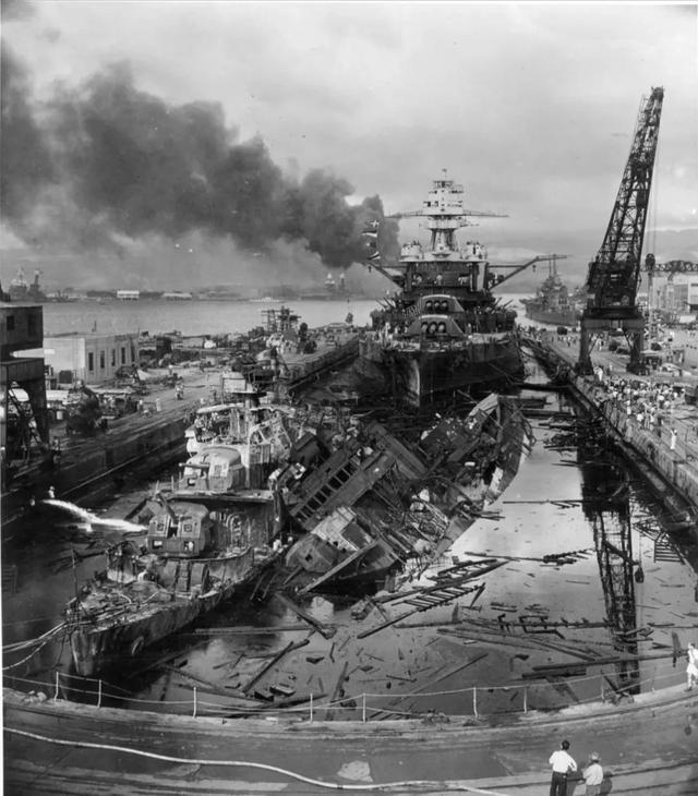 太平洋战场日本海军的灭亡之战:莱特湾海战,敲响日本投降的丧钟