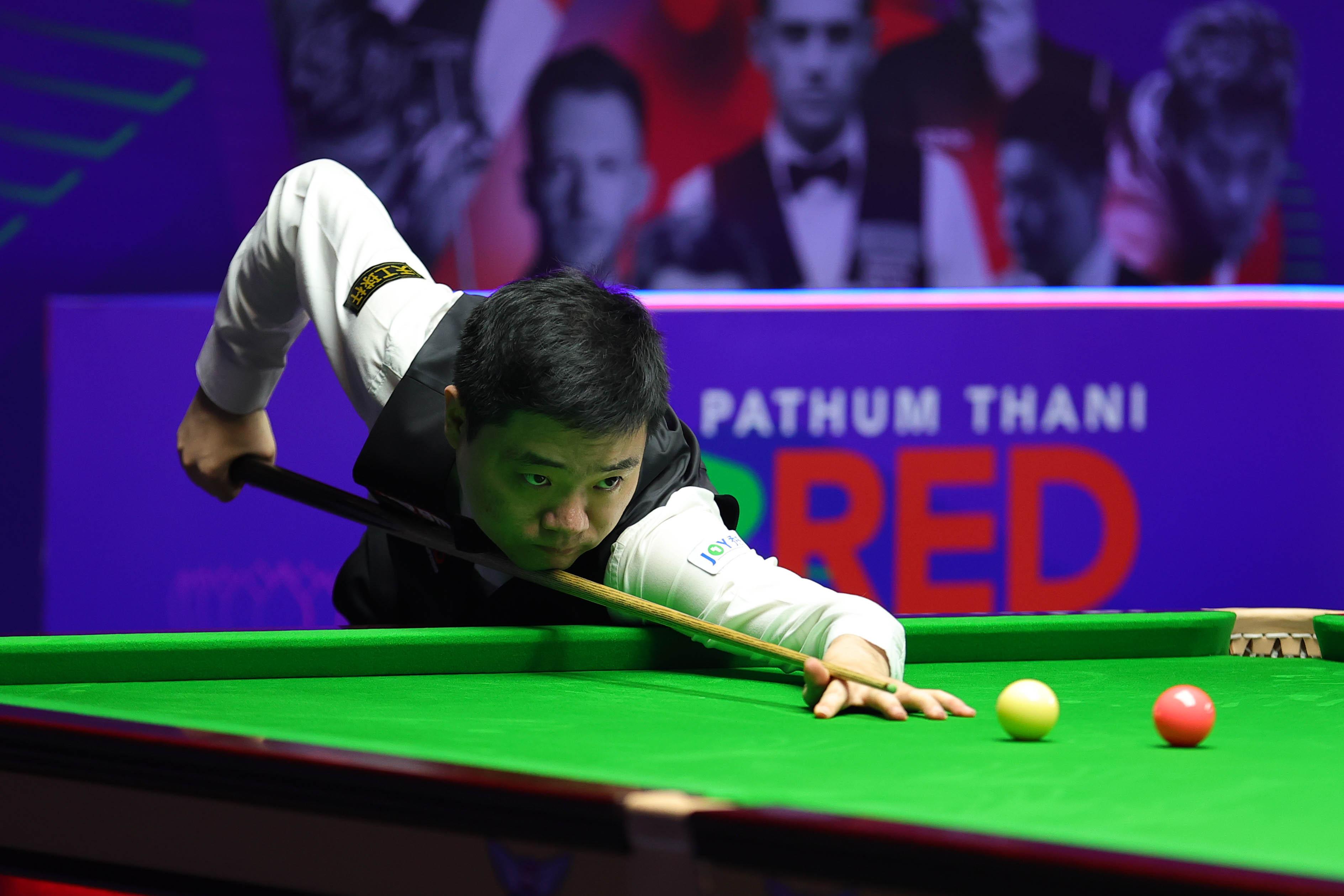 丁俊晖一日双赛又是6-2!力克老对手宾汉姆,晋级6红球世锦赛4强