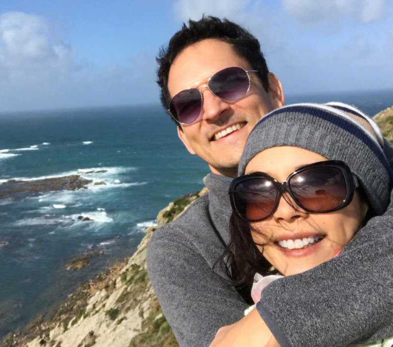 莫文蔚与老公看露天电影,相互依偎好甜,结婚12年未生育甘当后妈