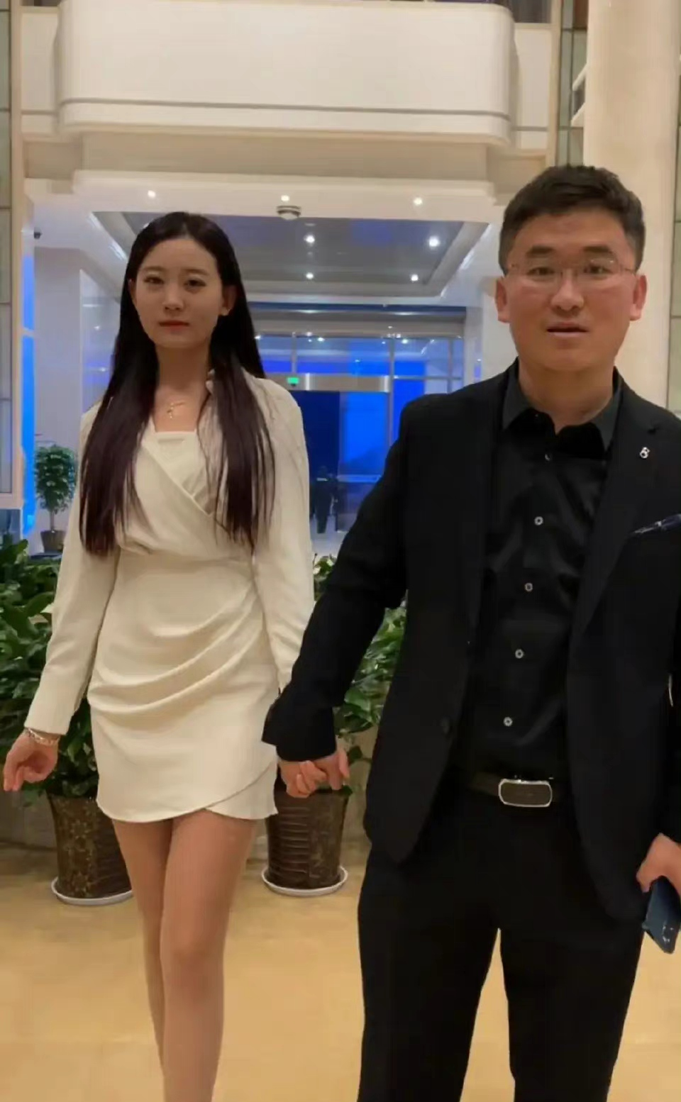 打广告就封号，，，，，美团做了个不让赚钱的小众点评