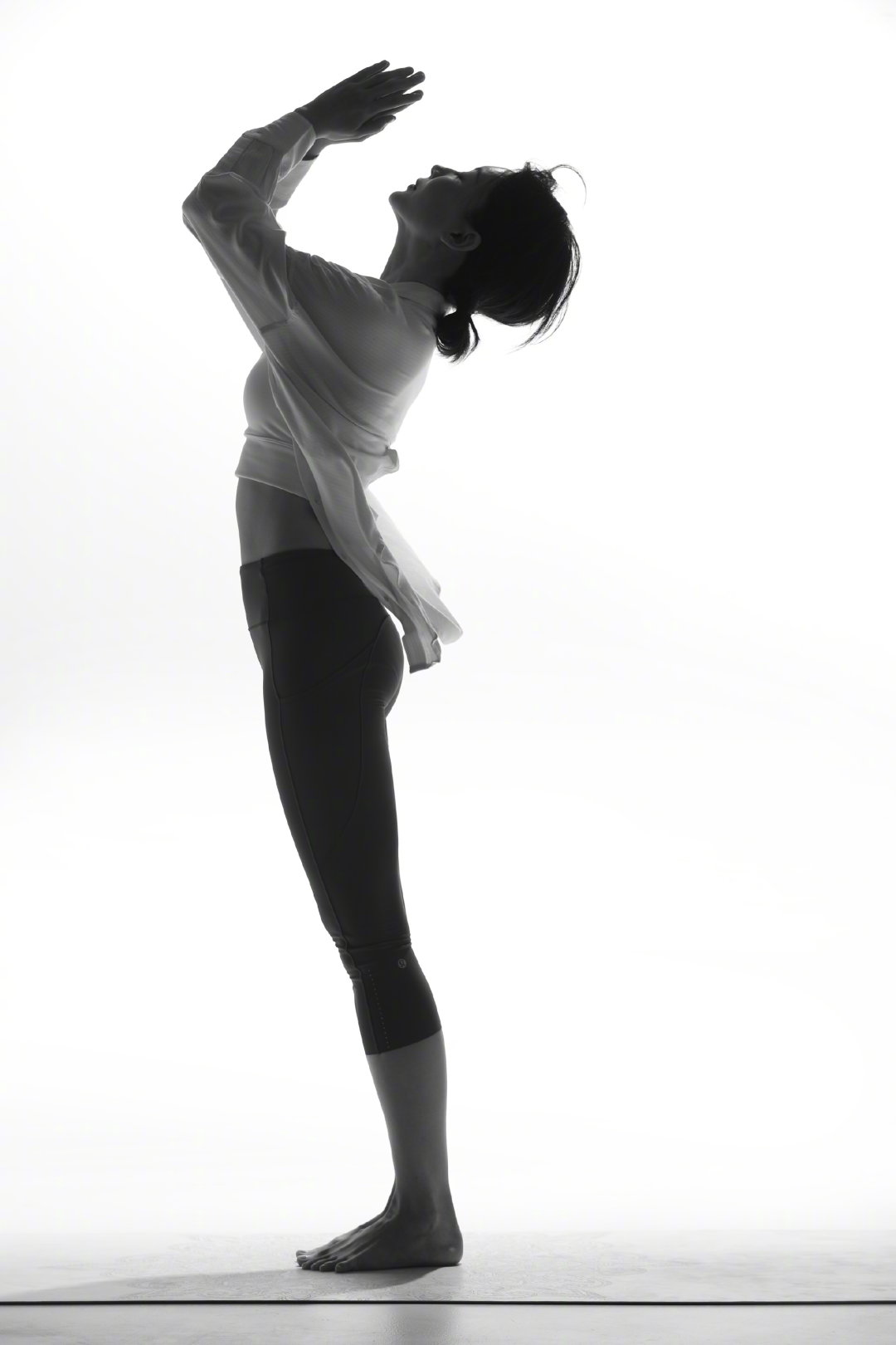 43岁的陈数为什么能多次美上热搜?练瑜伽的女人气质超美!