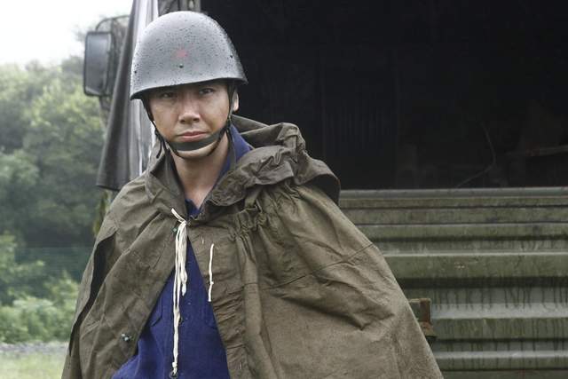 《跨过鸭绿江》中,赵波饰演"梁兴初",他的戏外人生怎样?