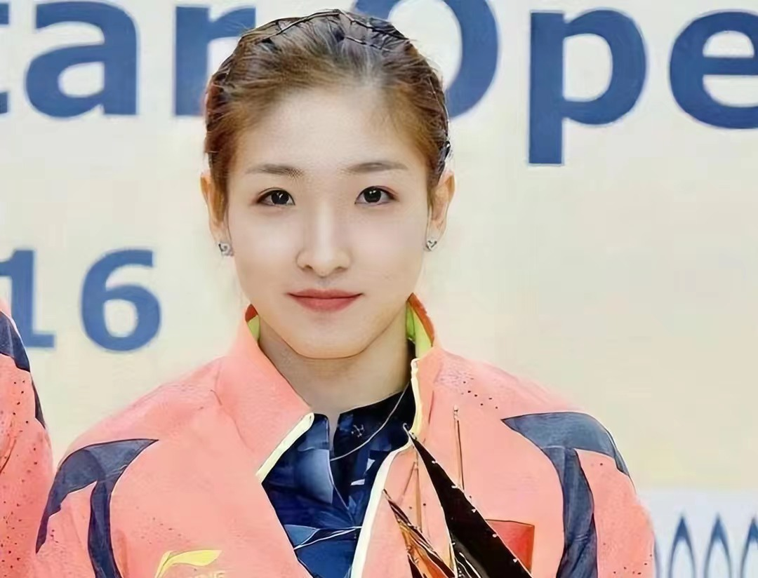 大变样!刘诗雯长发披肩,罕见化妆,又美又飒,绯闻男友被曝丑闻