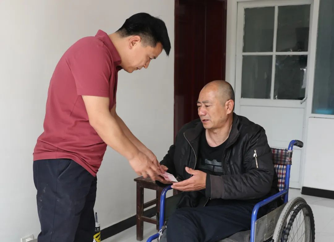 顺平企业家:以爱助残 情暖人心