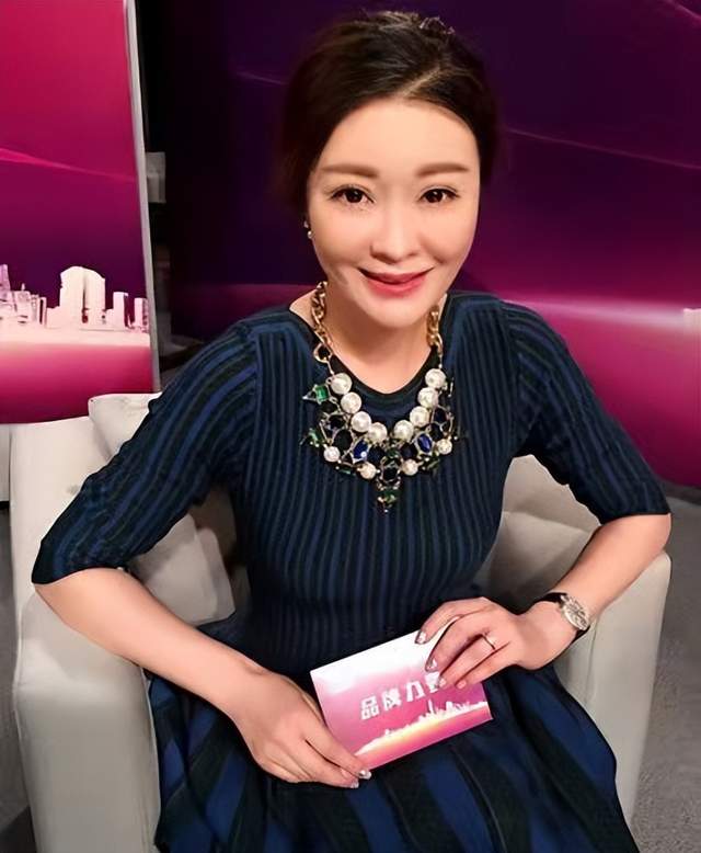 王小骞:从央视名嘴到网络主播,因炫富引起争议,她为何如此任性
