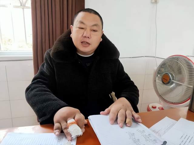 四川宜宾:人民教师为人民——记叙州区柳嘉镇人民小学教师何正弟