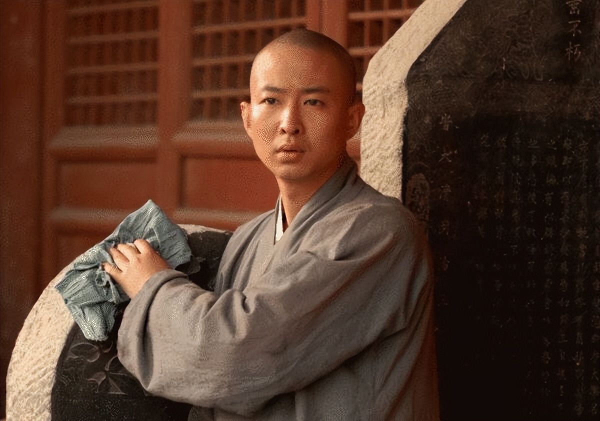 苏曼殊吃60多个包子饮冰6斤,暴食而亡,陈独秀一句话道出真相