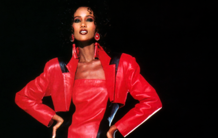 黑人超模伊曼出道即巅峰三婚嫁摇滚巨星跨越生死依旧爱丈夫