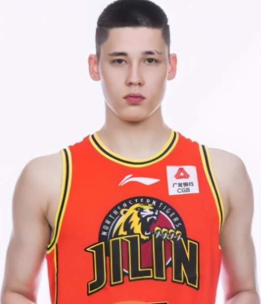 中国版大小加索尔?国青两名超帅中俄混血球员未来有望进入国家队