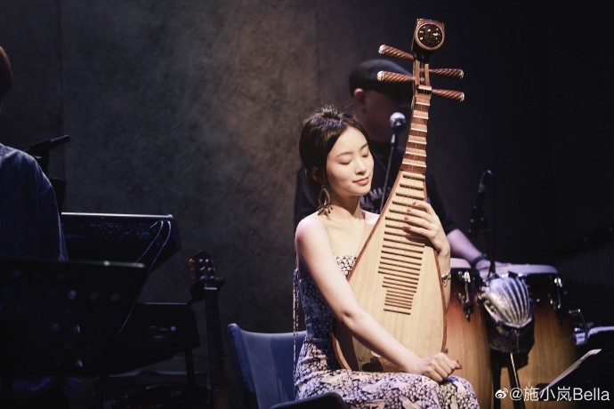 疑霍尊新女友身份曝光,被扒身世非富即贵