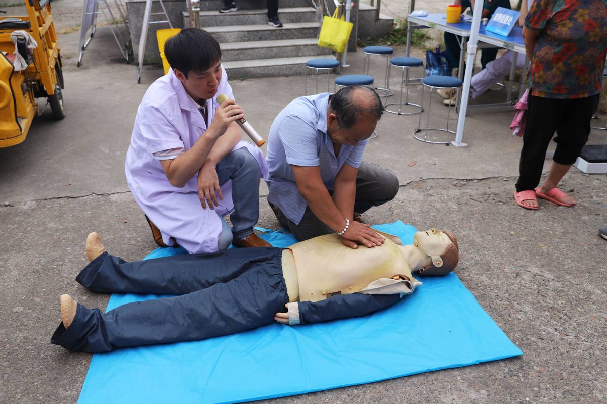 汝州市中医院医疗健康服务集团开展义诊健康宣传活动