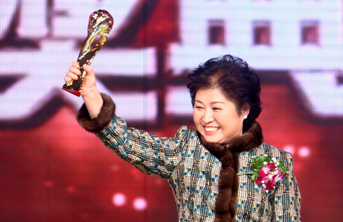 中国第一位女性首富,靠着白手起家,2021年,坐拥290亿身家