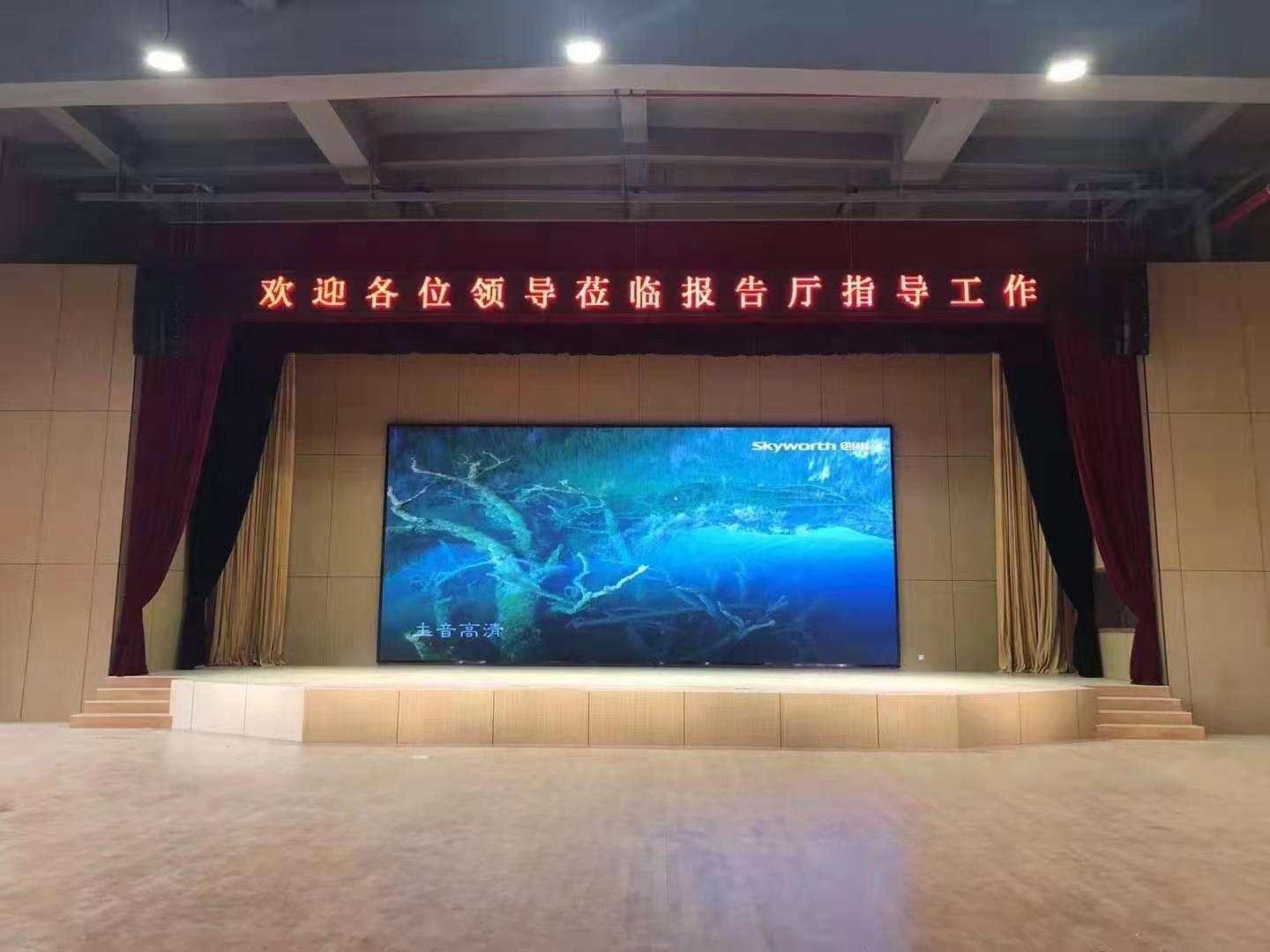 学校阶梯教室50平方室内p3全彩led电子屏安装效果和预算