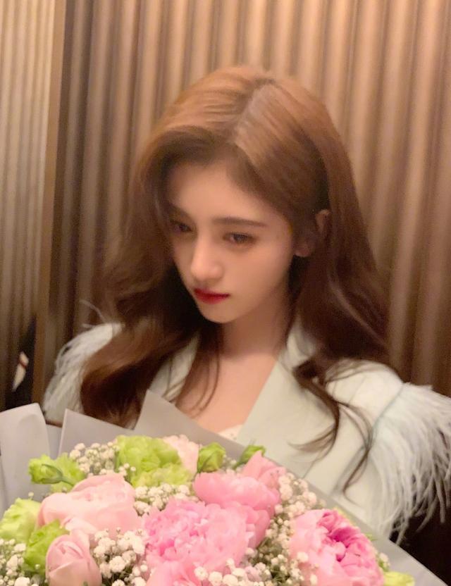 都是多发量女生,范冰冰晒近照跟鞠婧祎相比,谁是假发一目了然