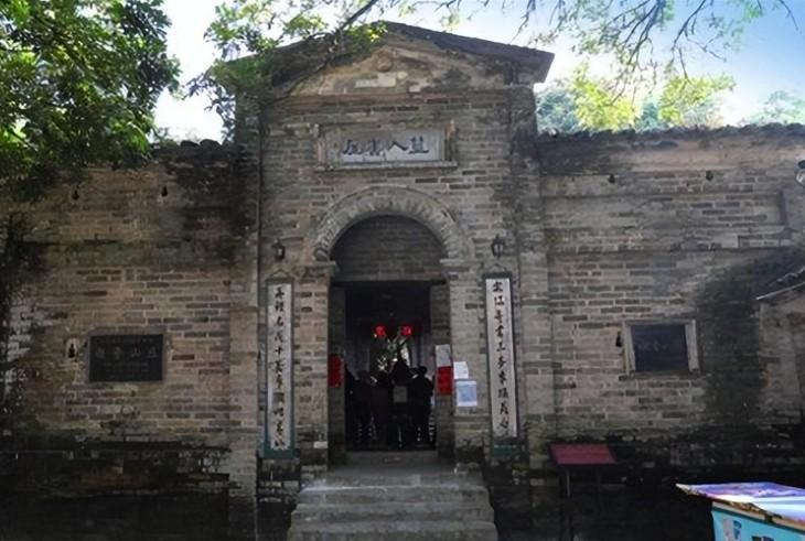 1921年,国军少将吕芋农建了一座400亩庄园,花费7年时间