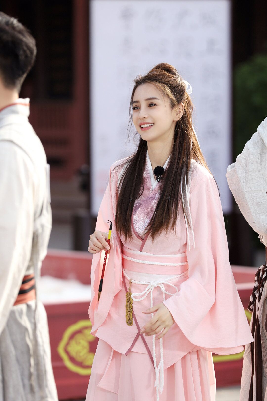 baby跑男绝美古装出镜,一袭粉色长裙变身小公主,真是又美又仙