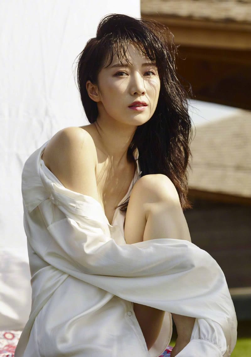 演"小三"出名,婚后炫富遭非议,"海藻"李念娱圈沉浮录