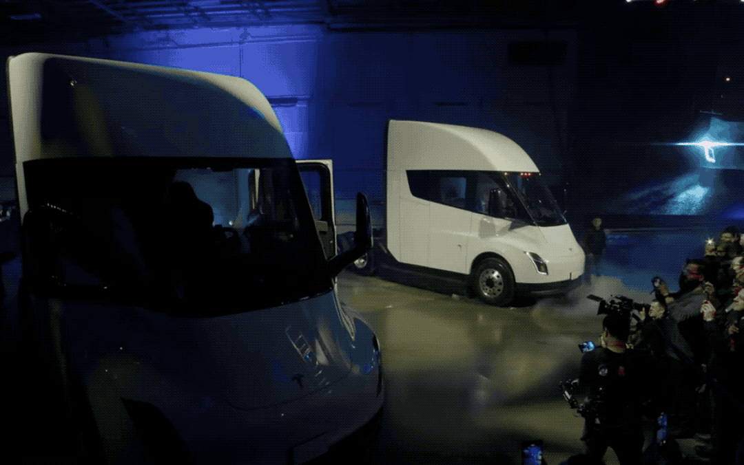 特斯拉电动卡车正式交付！拉37吨货跑800公里，百事可乐首个提车-有驾